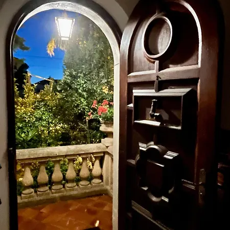 Bed and Breakfast Tricia Κάννες